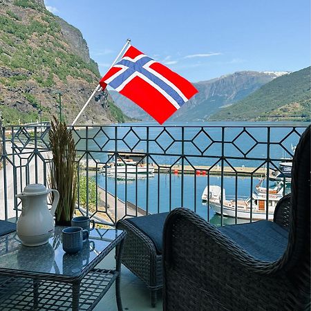 Svingen Guesthouse - Panoramic Fjord Views In Flåm Esterno foto
