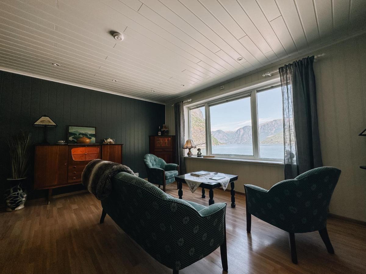 Svingen Guesthouse - Panoramic Fjord Views In Flåm Esterno foto