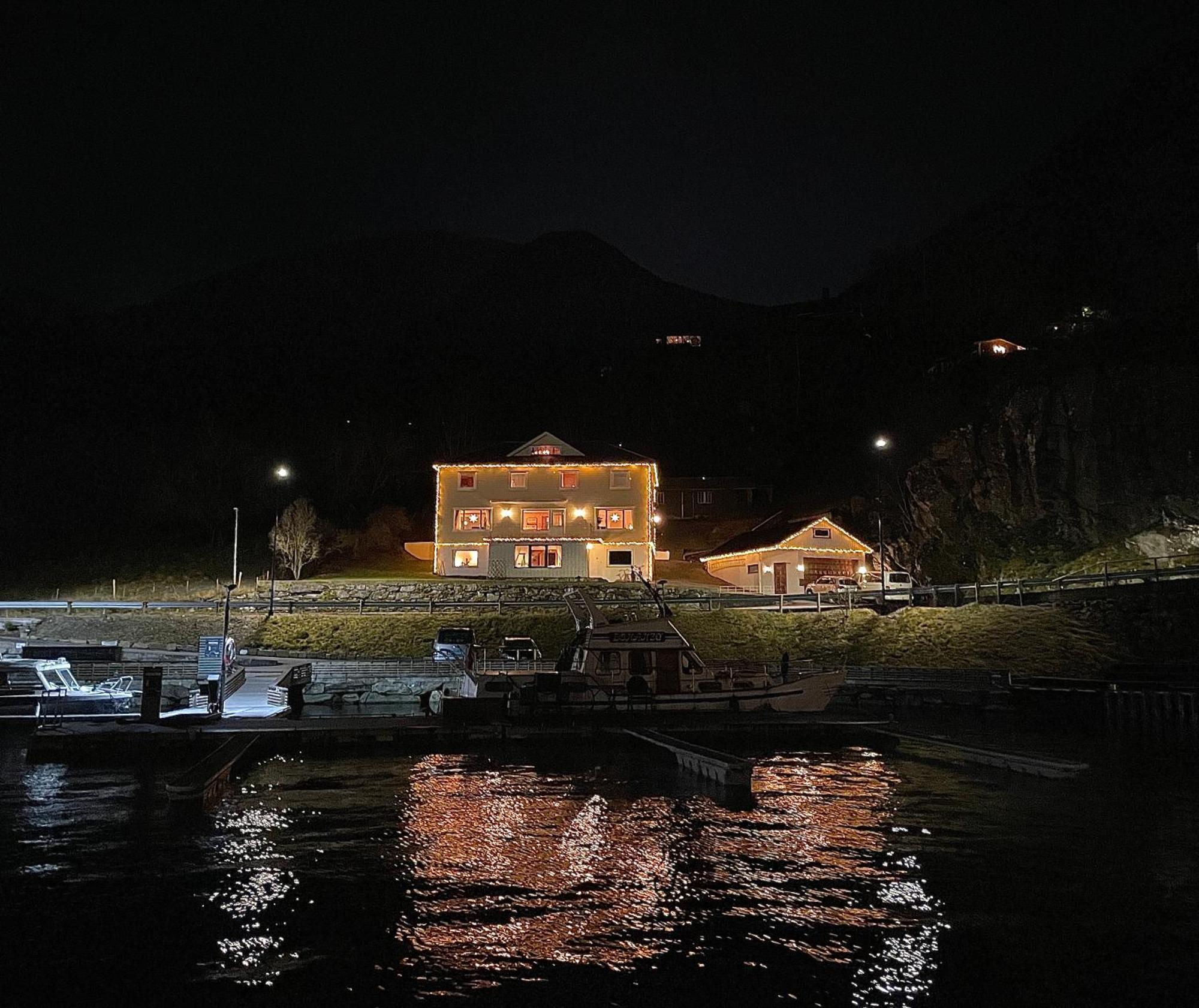 Svingen Guesthouse - Panoramic Fjord Views In Flåm Esterno foto