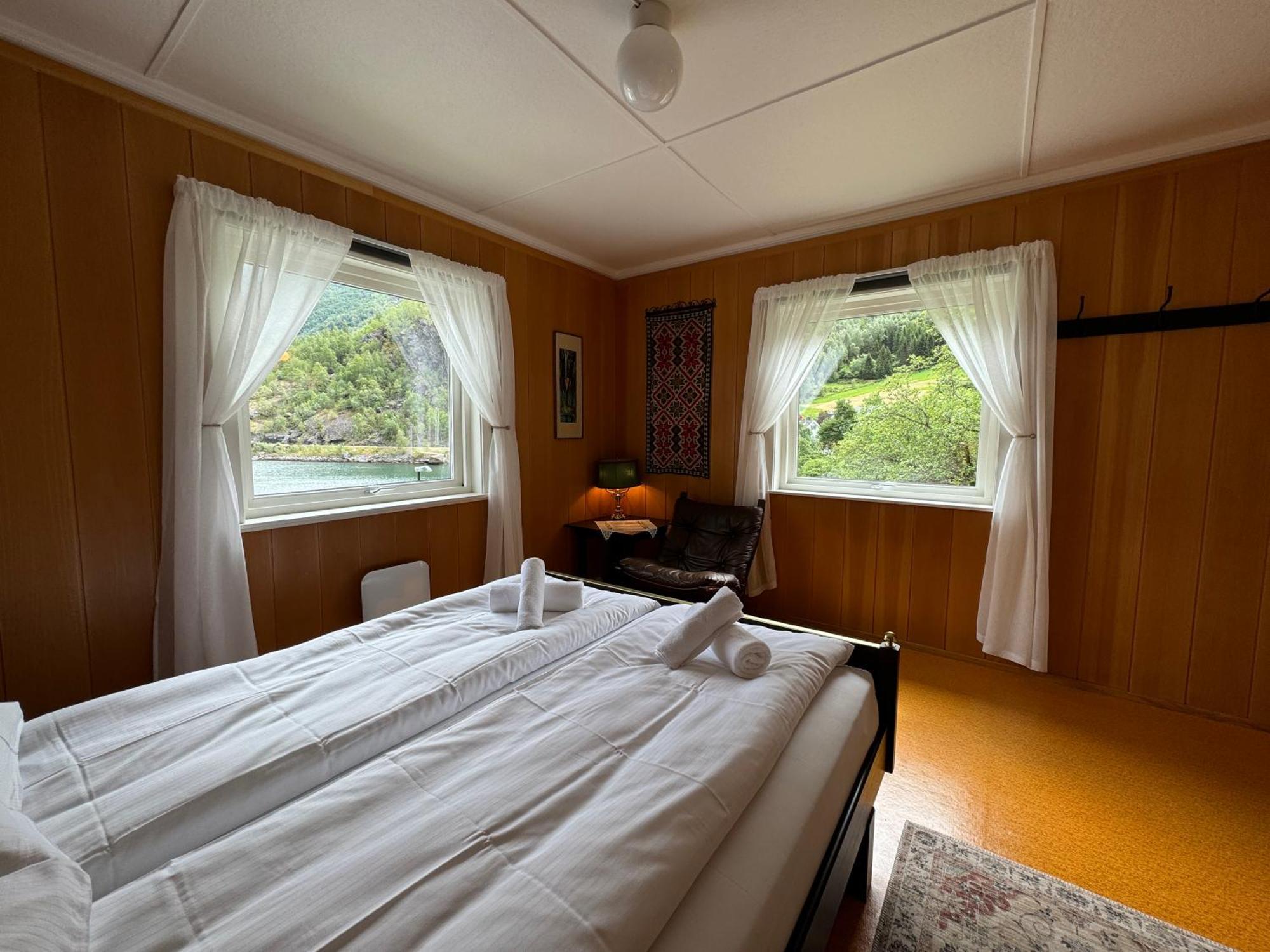 Svingen Guesthouse - Panoramic Fjord Views In Flåm Esterno foto