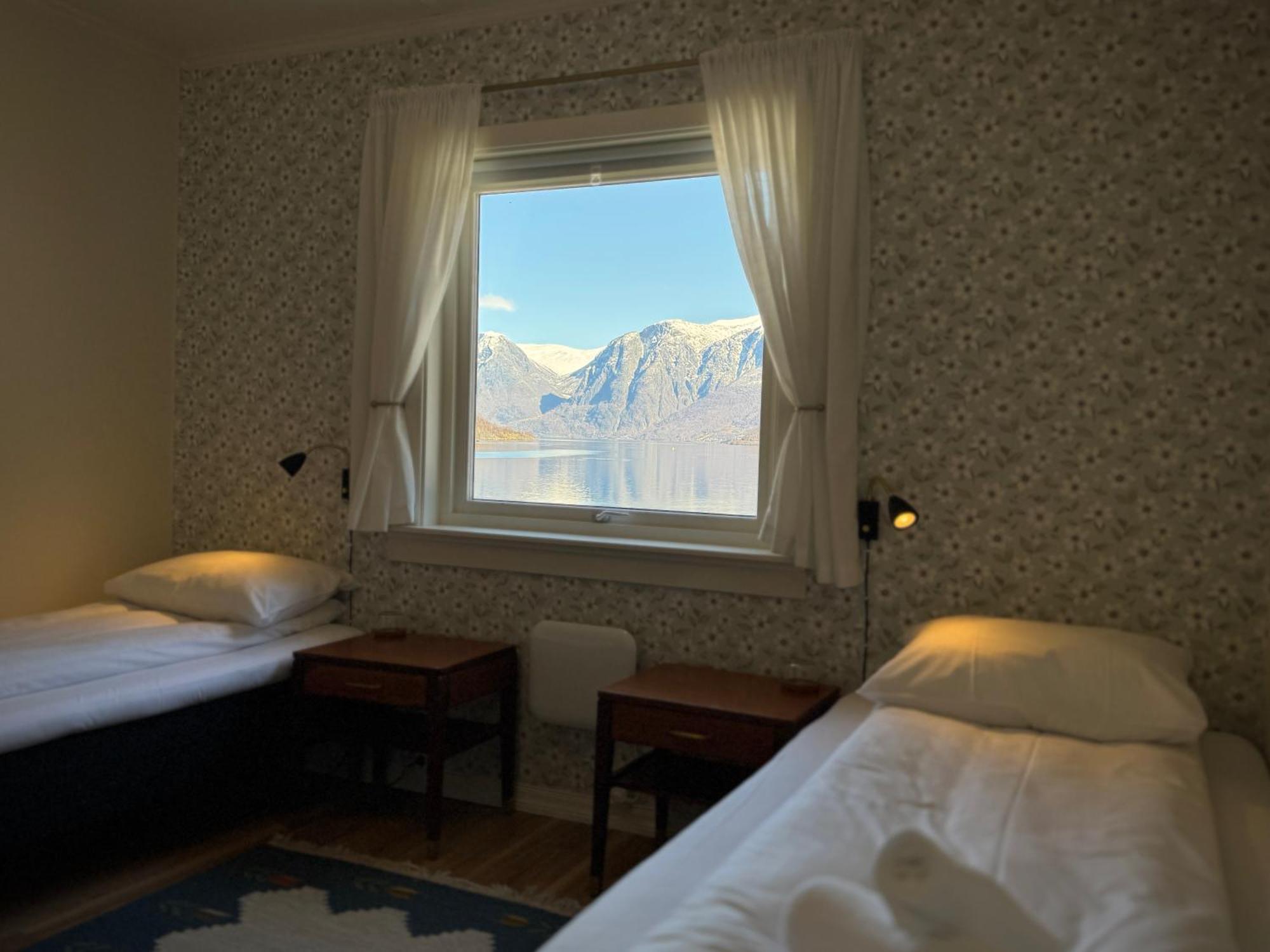 Svingen Guesthouse - Panoramic Fjord Views In Flåm Esterno foto