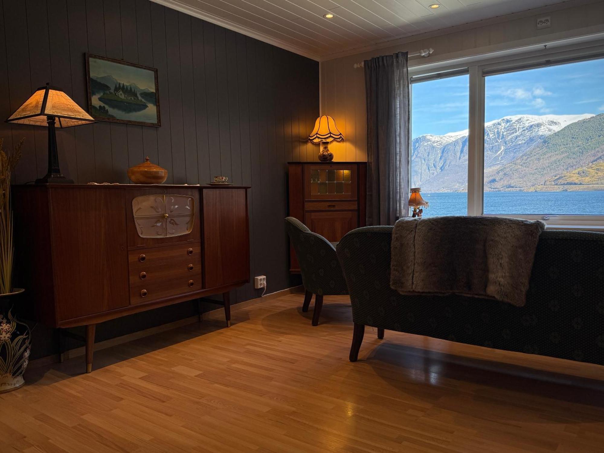Svingen Guesthouse - Panoramic Fjord Views In Flåm Esterno foto